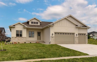 909 NE 12th St, Grimes, IA 50111