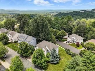 6 Bowers Dr, Hackettstown, NJ 07840