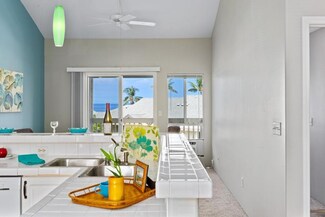 75-6081 Alii Dr Unit HH202, Kailua Kona, HI 96740