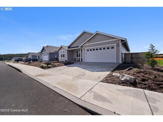 1135 SE Bugle Ave, Warrenton, OR 97146