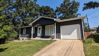 305 Dahlgren Ave, Warrenton, MO 63383