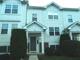 112 Holiday Ln Unit 112, Hainesville, IL 60073