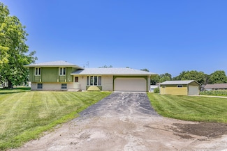 119 4th St, Cambridge, IA 50046