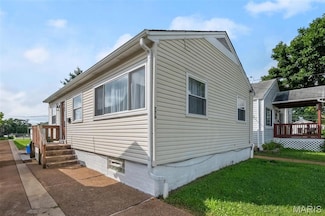 776 Pardella Ave, Saint Louis, MO 63125