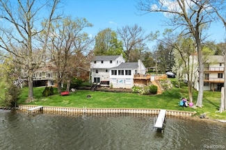 1425 Shankin Dr, Wolverine Lake, MI 48390