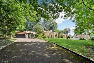21 Windsor Ln, Colonia, NJ 07067