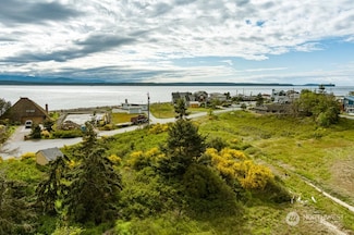 3825 S Oceanside Dr, Greenbank, WA 98253