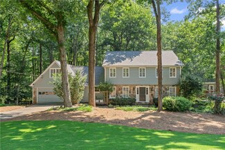 220 Hollyridge Dr, Roswell, GA 30076