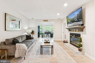 10054 Oakton Terrace Rd, Oakton, VA 22124