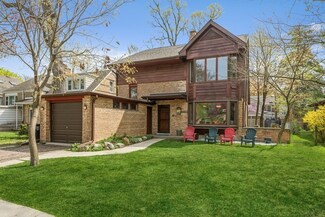 9449 Lincolnwood Dr, Evanston, IL 60203