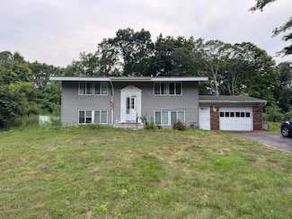12 Deer Ln, East Setauket, NY 11733