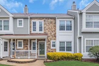 15 Horseshoe Ct, Tinton Falls, NJ 07753