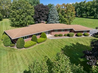 6217 Lakeview Dr, Huntley, IL 60142