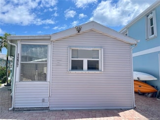 1277 Nettles Blvd, Jensen Beach, FL 34957