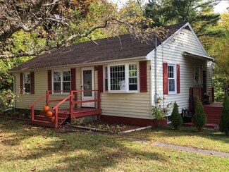 18 Dana Ave, Kittery, ME 03904