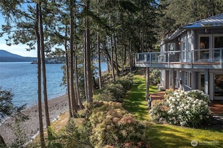 1424 Palisades Dr, Eastsound, WA 98245