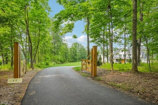 63 Village Rd, New Vernon, NJ 07976