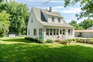 228 E 4th St, Zumbrota, MN 55992