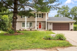 2521 Pleasant St, West Des Moines, IA 50266