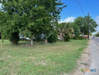 1413 E Juan Linn St, Victoria, TX 77901