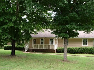 404 2nd St N, Guin, AL 35563