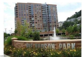 1611 Hudson Park, Edgewater, NJ 07020
