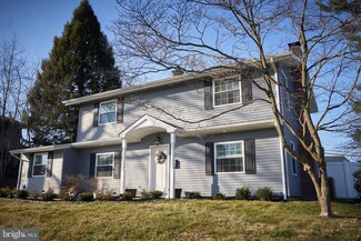 67 Turf Rd, Levittown, PA 19056