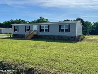 569 Pope Rd, Rose Hill, NC 28458