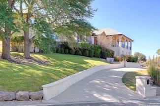 305 Lakewood Dr, Kerrville, TX 78028