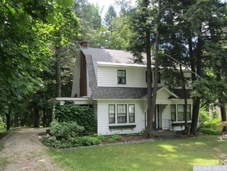 52 Center St, Chatham, NY 12037