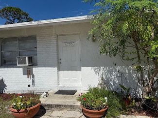 4795 Chariot Cir, Greenacres, FL 33463