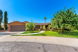 125 E Loma Ln, Phoenix, AZ 85020