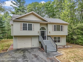 107 Lake Forest Dr, Dingmans Ferry, PA 18328