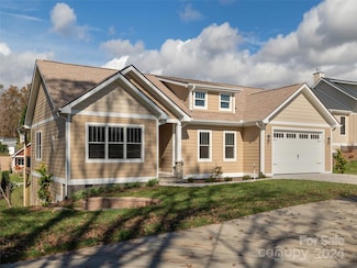 54 Olde Oak Ln, Hendersonville, NC 28792