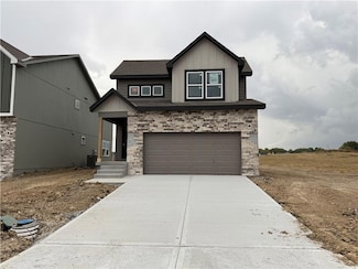 1312 SE Windbreak Dr, Lee's Summit, MO 64081