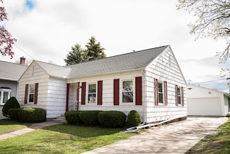 1013 N 13th St, Manitowoc, WI 54220