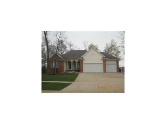505 Brougham Rd, Robins, IA 52328
