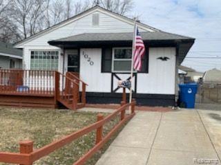1020 Holbrook Ave, Waterford, MI 48328