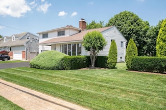 2703 Bayview Ave, Merrick, NY 11566