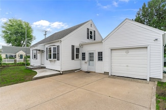 335 Carter Ave, Pawtucket, RI 02861