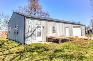 708 Vine St, Lucas, IA 50151