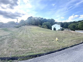 104 Oakland Heights Rd, Center Township, PA 15061