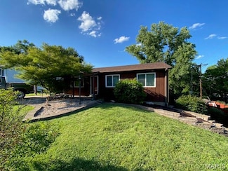 1709 Leafcrest Dr, Hazelwood, MO 63042
