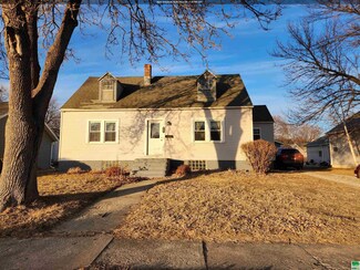 609 11th St, Sheldon, IA 51201