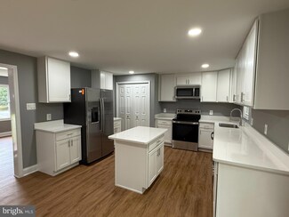 5311 Cove View Dr, Saint Leonard, MD 20685