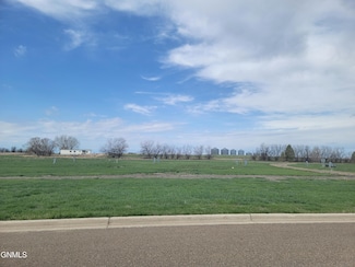 303 Hickman St, Grenora, ND 58845