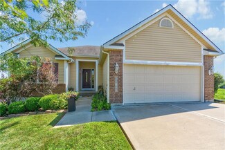 20105 E Castle Dr, Independence, MO 64057