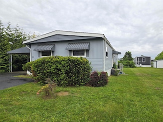 703 Fresh Pond Ave, Calverton, NY 11933