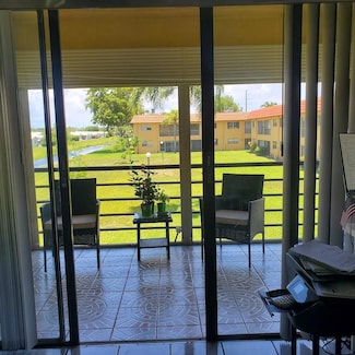 2161 W Woolbright Rd, Boynton Beach, FL 33426