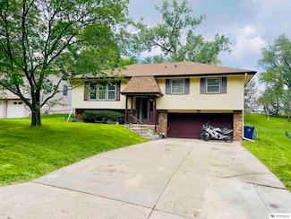 611 Sand Hill Rd, Louisville, NE 68037